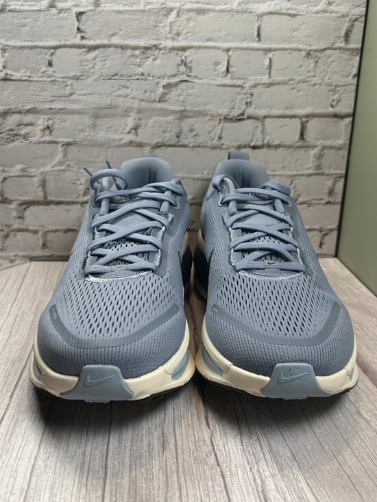 NIKE VOMERO 18 ROAD RUNNING SHOE (10) main image 13